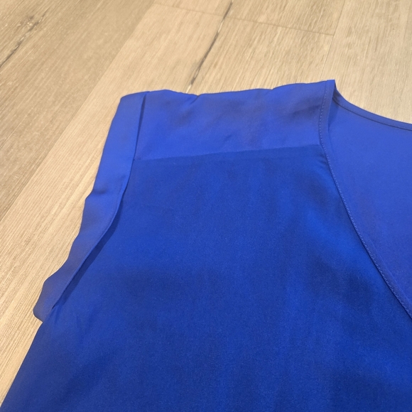 Express Royal Blue Short Sleeve Blouse Womens Size Medium - Picture 3 of 3